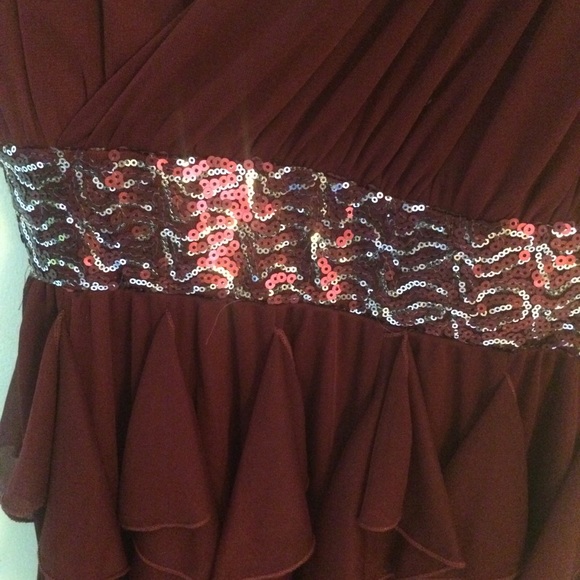 Maroon homecoming/prom dress - Picture 3 of 5